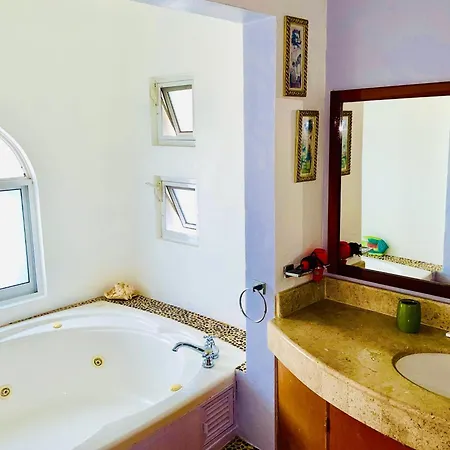 Deluxe Balcony Room With Swimming Pool Air Conditioning And Parking-3
